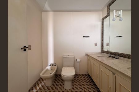 Apartamento à venda com 290m², 3 quartos e 4 vagasBanheiro da suíte 1