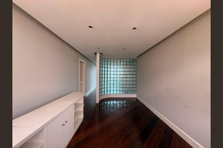 Apartamento à venda com 290m², 3 quartos e 4 vagasEscritório