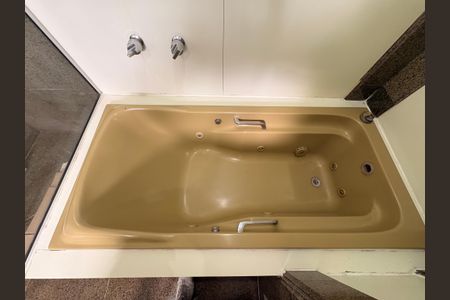 Apartamento à venda com 290m², 3 quartos e 4 vagasBanheiro da suíte 2