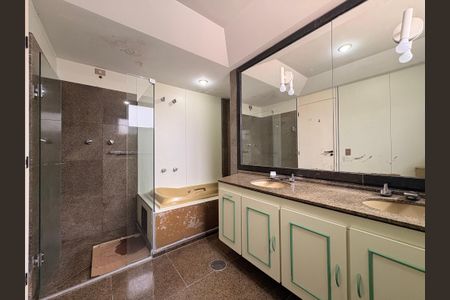 Apartamento à venda com 290m², 3 quartos e 4 vagasBanheiro da suíte 2