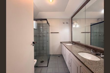 Apartamento à venda com 290m², 3 quartos e 4 vagasBanheiro da suíte 3