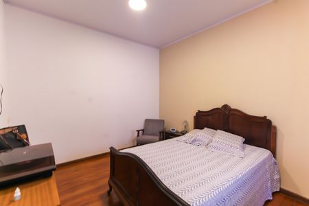 Casa à venda com 297m², 5 quartos e 4 vagasQuarto 3 - Suíte