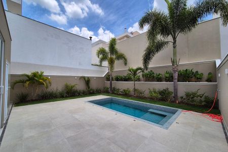 Casa de condomínio à venda com 249m², 3 quartos e 4 vagasQuintal 