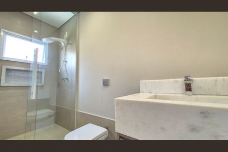 Casa de condomínio à venda com 249m², 3 quartos e 4 vagasBanheiro da Suíte 2