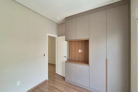 Casa de condomínio à venda com 249m², 3 quartos e 4 vagasQuarto 2 - Suíte