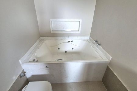 Casa de condomínio à venda com 249m², 3 quartos e 4 vagasDetalhe do Banheiro da Suíte 1 