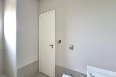 Casa de condomínio à venda com 249m², 3 quartos e 4 vagasBanheiro da Suíte 1