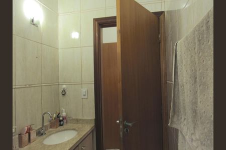 Casa à venda com 155m², 3 quartos e 5 vagasBanheiro da Suíte 1