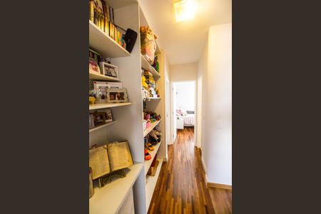 Casa de condomínio à venda com 160m², 3 quartos e 2 vagasCorredor