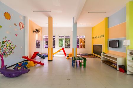 Casa de condomínio à venda com 160m², 3 quartos e 2 vagasBrinquedoteca