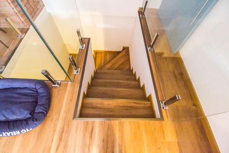 Casa de condomínio à venda com 160m², 3 quartos e 2 vagasEscada