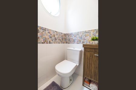 Casa de condomínio à venda com 160m², 3 quartos e 2 vagasLavabo