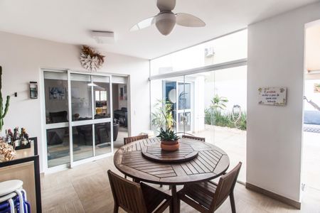 Casa de condomínio à venda com 160m², 3 quartos e 2 vagasÁrea gourmet