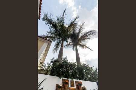 Casa de condomínio à venda com 160m², 3 quartos e 2 vagasQuintal