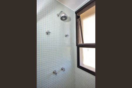 Apartamento à venda com 207m², 3 quartos e 4 vagasChuveiro da Suíte 1