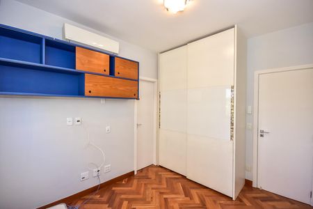 Apartamento à venda com 207m², 3 quartos e 4 vagasSuíte 2