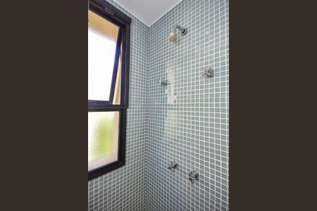 Apartamento à venda com 207m², 3 quartos e 4 vagasChuveiro do Banheiro da Suíte 2