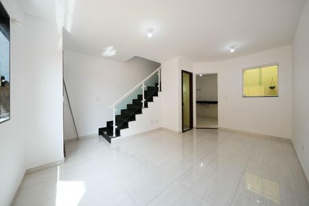 Sala de casa de condomínio para alugar com 2 quartos, 69m² em Cidade Patriarca, São Paulo