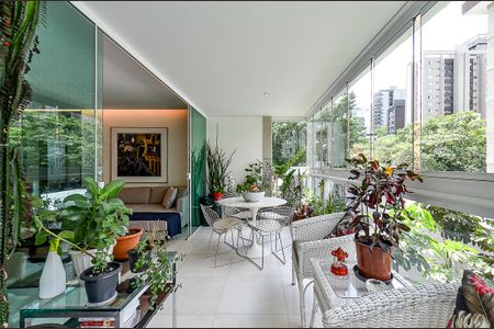 Apartamento à venda com 171m², 4 quartos e 3 vagasVaranda