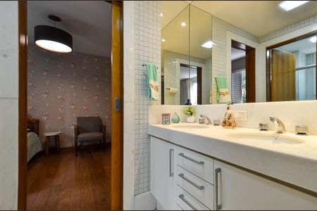 Apartamento à venda com 171m², 4 quartos e 3 vagasBanheiro Semi Suítes