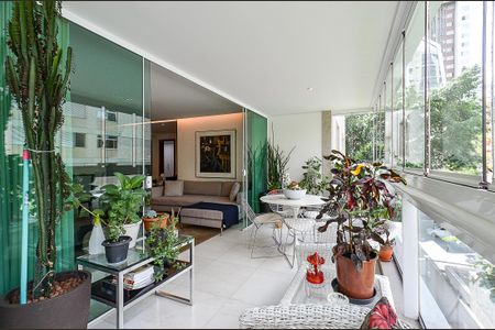 Apartamento à venda com 171m², 4 quartos e 3 vagasVaranda