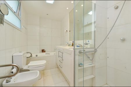 Apartamento à venda com 171m², 4 quartos e 3 vagasBanheiro Suíte 2