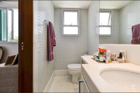 Apartamento à venda com 171m², 4 quartos e 3 vagasBanheiro Suíte