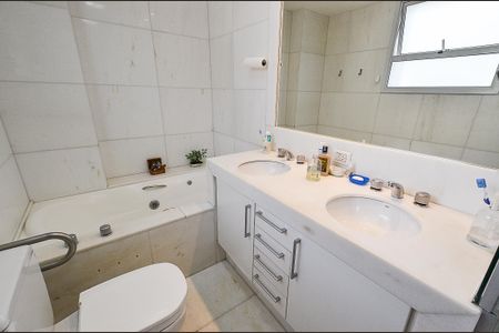 Apartamento à venda com 171m², 4 quartos e 3 vagasBanheiro Suíte 2