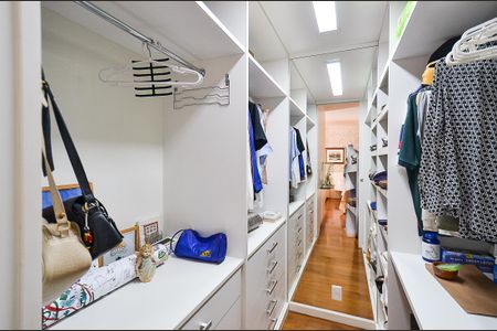 Apartamento à venda com 171m², 4 quartos e 3 vagasCloset Banheiro Suíte 2