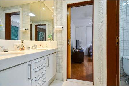 Apartamento à venda com 171m², 4 quartos e 3 vagasBanheiro Semi Suítes