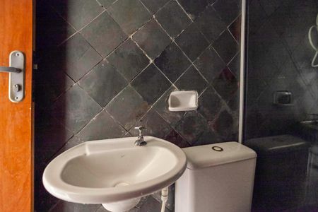 Casa para alugar com 100m², 2 quartos e sem vagaBanheiro social