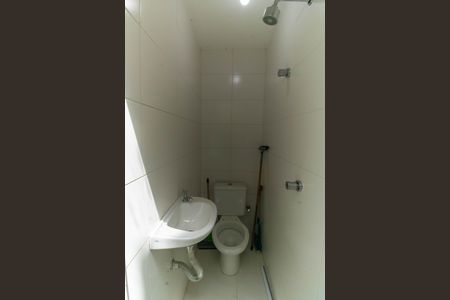 Casa de condomínio para alugar com 220m², 4 quartos e 1 vaga Casa de condomínio para alugar com 220m², 4 quartos e 1 vagaBanheiro de serviço