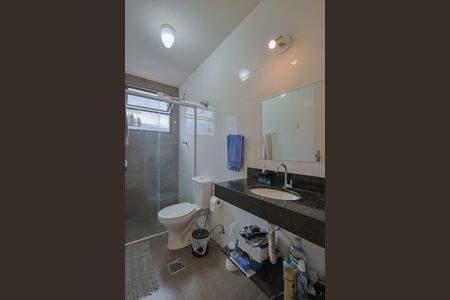 Banheiro de apartamento à venda com 2 quartos, 57m² em Ouro Preto, Belo Horizonte