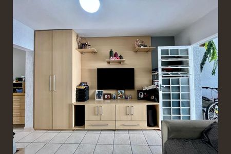 Casa à venda com 180m², 3 quartos e 3 vagasSala 2