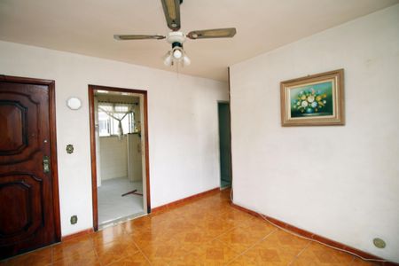 Sala de apartamento à venda com 2 quartos, 48m² em Olaria, Rio de Janeiro