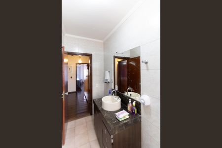 Casa para alugar com 232m², 4 quartos e 4 vagasBanheiro Social 