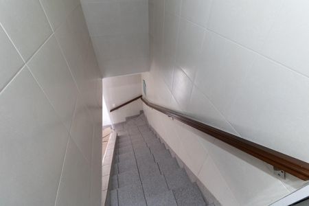 Casa para alugar com 232m², 4 quartos e 4 vagasEscada