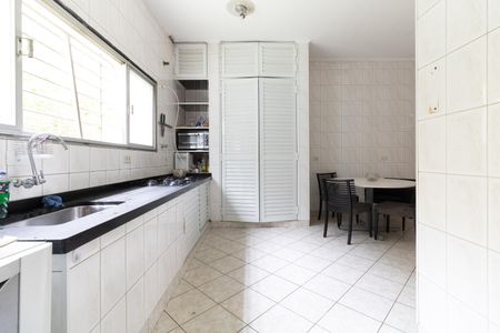 Casa à venda com 240m², 3 quartos e 2 vagasCozinha 