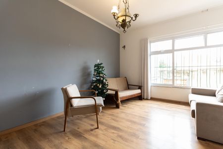 Casa à venda com 240m², 3 quartos e 2 vagasSala