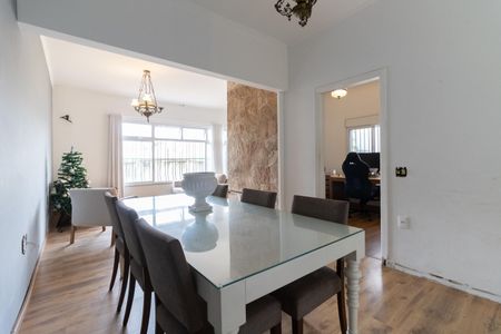 Casa à venda com 240m², 3 quartos e 2 vagasSala