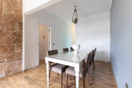 Casa à venda com 240m², 3 quartos e 2 vagasSala