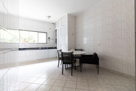 Casa à venda com 240m², 3 quartos e 2 vagasCozinha 