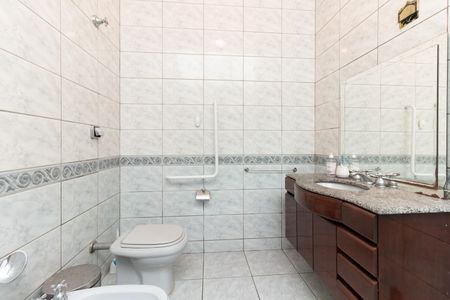 Casa à venda com 240m², 3 quartos e 2 vagasBanheiro Social 