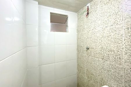 Banheiro de kitnet/studio para alugar com 1 quarto, 20m² em Ana Lúcia, Belo Horizonte