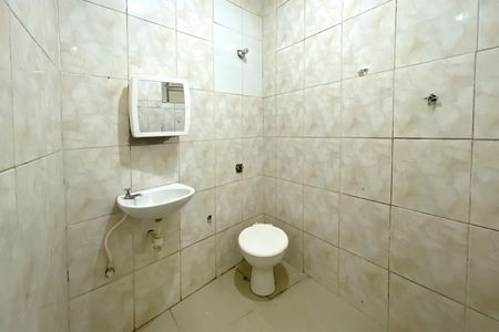 Banheiro de kitnet/studio para alugar com 1 quarto, 25m² em Ana Lúcia, Belo Horizonte