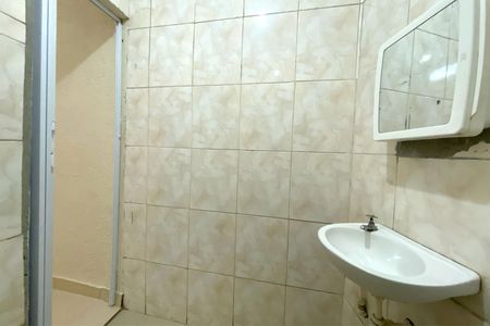 Banheiro de kitnet/studio para alugar com 1 quarto, 25m² em Ana Lúcia, Belo Horizonte