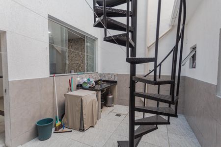 Casa à venda com 150m², 4 quartos e 1 vagaÁrea de Serviço