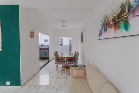 Sala de casa à venda com 4 quartos, 150m² em Horto, Belo Horizonte