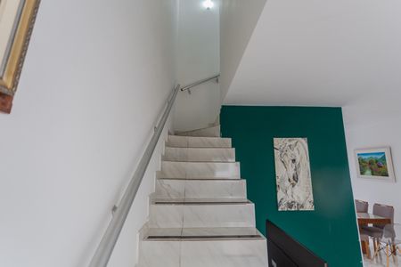 Casa à venda com 150m², 4 quartos e 1 vagaEscada de Acesso ao 2° Andar