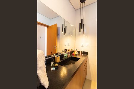 Casa de condomínio à venda com 253m², 3 quartos e 4 vagasBANHEIRO SUITE 3